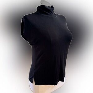 CHICO’s Black Cap Sleeve Mock Turtleneck Travelwear. Side slits Chico Sz 3 = XL